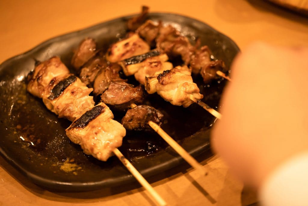 居酒屋の定番、焼き鳥はビールとの相性抜群◎三代目鳥メロ自慢の焼き鳥！